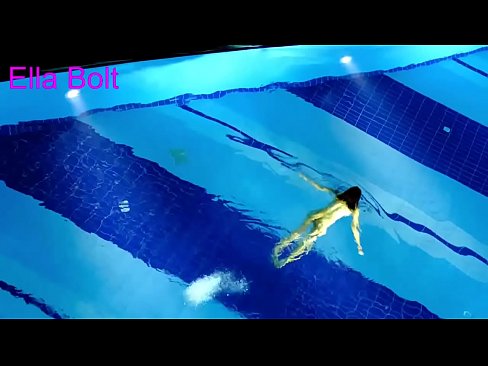 ❤️ Abdi teu tiasa ngeureunkeun nonton, pirang ngora bray ngojay buligir di ELLA bolt Resort kolam renang ️❌ Sex di urang ☑